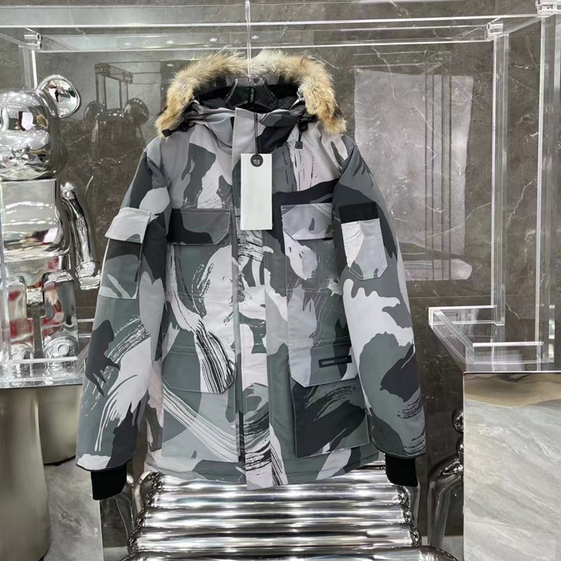 Classic designer men's and women's down jackets are suitable for casual snow warm coats.
Classic designer men's and women's down jackets are suitable for casual snow warm coats.
