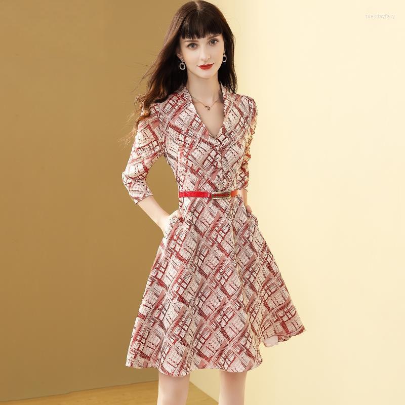 Casual Dresses Vintage Plaid Shirt Dress Women Spring Autumn Long Sleeve V Neck Belt Button A Line Vestidos Womens Clothing E775, Red
Casual Dresses Vintage Plaid Shirt Dress Women Spring Autumn Long Sleeve V Neck Belt Button A Line Vestidos Womens Clothing E775, Red