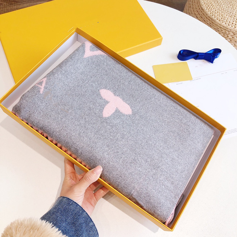 2022 Trendy Letter Jacquard Long Scarf Double Side Old Flower Scarves Designer Women Cashmere Wrap Scarfs Large Size 180cmX65cm 5Colors
2022 Trendy Letter Jacquard Long Scarf Double Side Old Flower Scarves Designer Women Cashmere Wrap Scarfs Large Size 180cmX65cm 5Colors