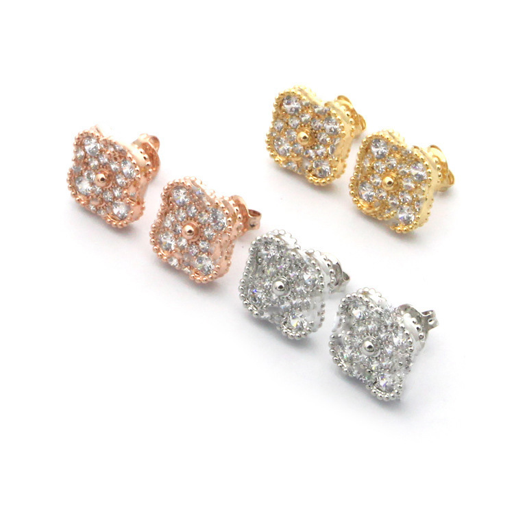 Charm stud earrings designer Single flower full drill 18K gold four-leaf flower VC letter kaleidoscope carved for womens luxury jewellery orecchini
Charm stud earrings designer Single flower full drill 18K gold four-leaf flower VC letter kaleidoscope carved for womens luxury jewellery orecchini
