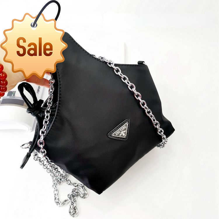 Women's Luxury Designer Handbag Fashion New Mini Waterproof Nylon Cloth Bucket Shoulder Bag Manufacturers Direct Sales, Sheepskin pu black
Women's Luxury Designer Handbag Fashion New Mini Waterproof Nylon Cloth Bucket Shoulder Bag Manufacturers Direct Sales, Sheepskin pu black