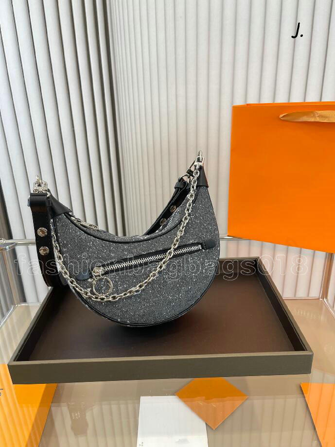 Cruise 2023 Loop Handbag Half-moon Baguette Shoulder Bags Monograms Jacquard Denim Chain Bag Designers Cross Body M21752
Cruise 2023 Loop Handbag Half-moon Baguette Shoulder Bags Monograms Jacquard Denim Chain Bag Designers Cross Body M21752