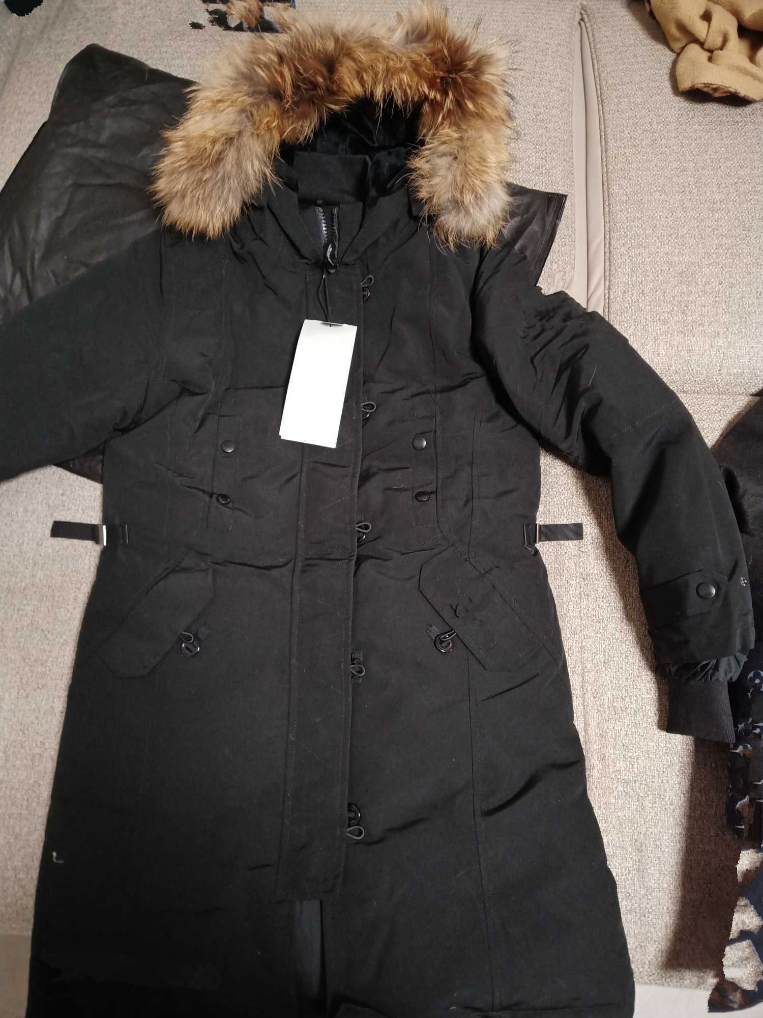 Down jacket from Peuterey Italian men's brand with removable pockets and hooded fur jacket Lightweight in
Down jacket from Peuterey Italian men's brand with removable pockets and hooded fur jacket Lightweight in