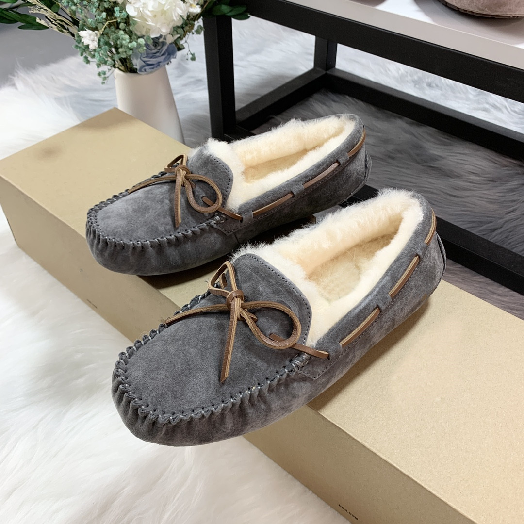 Australian Classic Warm Slippers for Women Mini Snow Short slipper breathable light shoes Leather fashion Genuine autumn winter wool lining with box1 size 35-40
Australian Classic Warm Slippers for Women Mini Snow Short slipper breathable light shoes Leather fashion Genuine autumn winter wool lining with box1 size 35-40