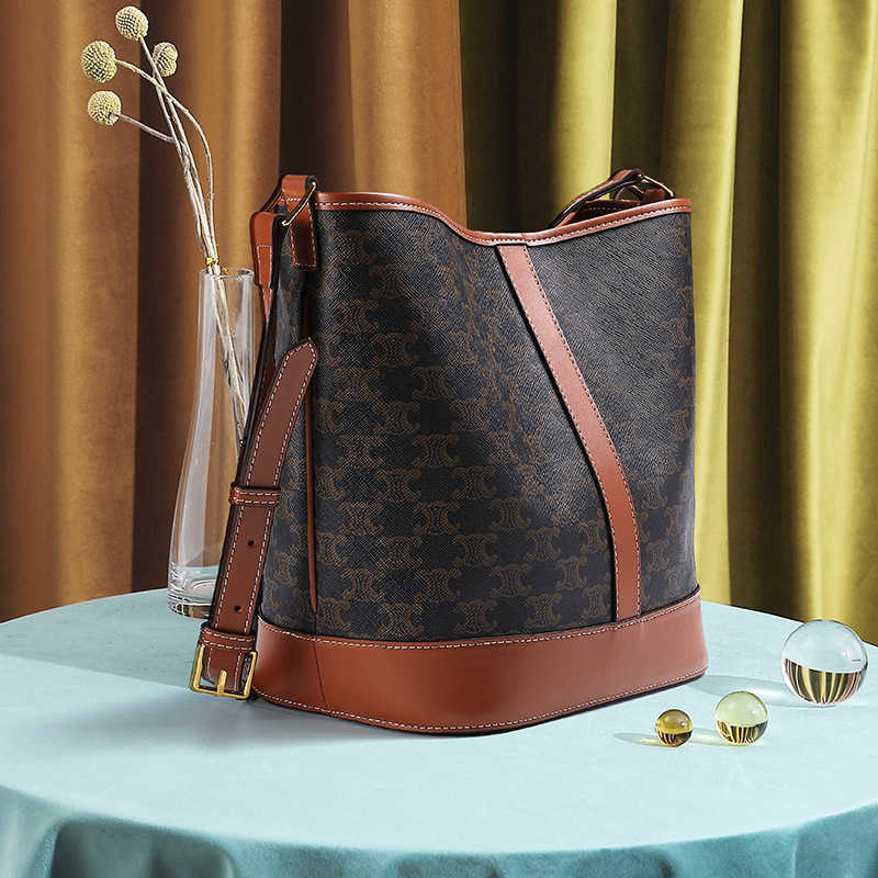 Leather Designer Bags Celinns Luxury Handbag Brand Women's Bag Triumphal Arch Bucket New Fashion High Capacity Single Shoulder Messenger, Laohuatai
Leather Designer Bags Celinns Luxury Handbag Brand Women's Bag Triumphal Arch Bucket New Fashion High Capacity Single Shoulder Messenger, Laohuatai