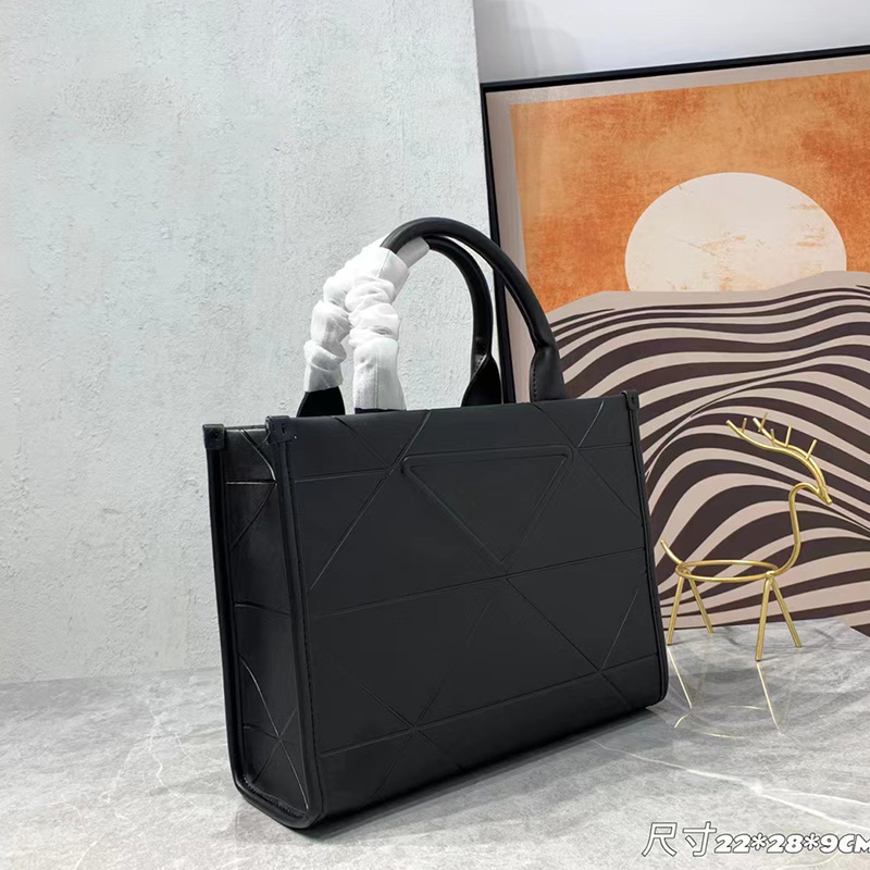 bag Women's tote Saffiano leather Diamond Lattice designer bag high capacity Open one shoulders messenger bags shoulder strap adjustable black Large and small 2023
bag Women's tote Saffiano leather Diamond Lattice designer bag high capacity Open one shoulders messenger bags shoulder strap adjustable black Large and small 2023