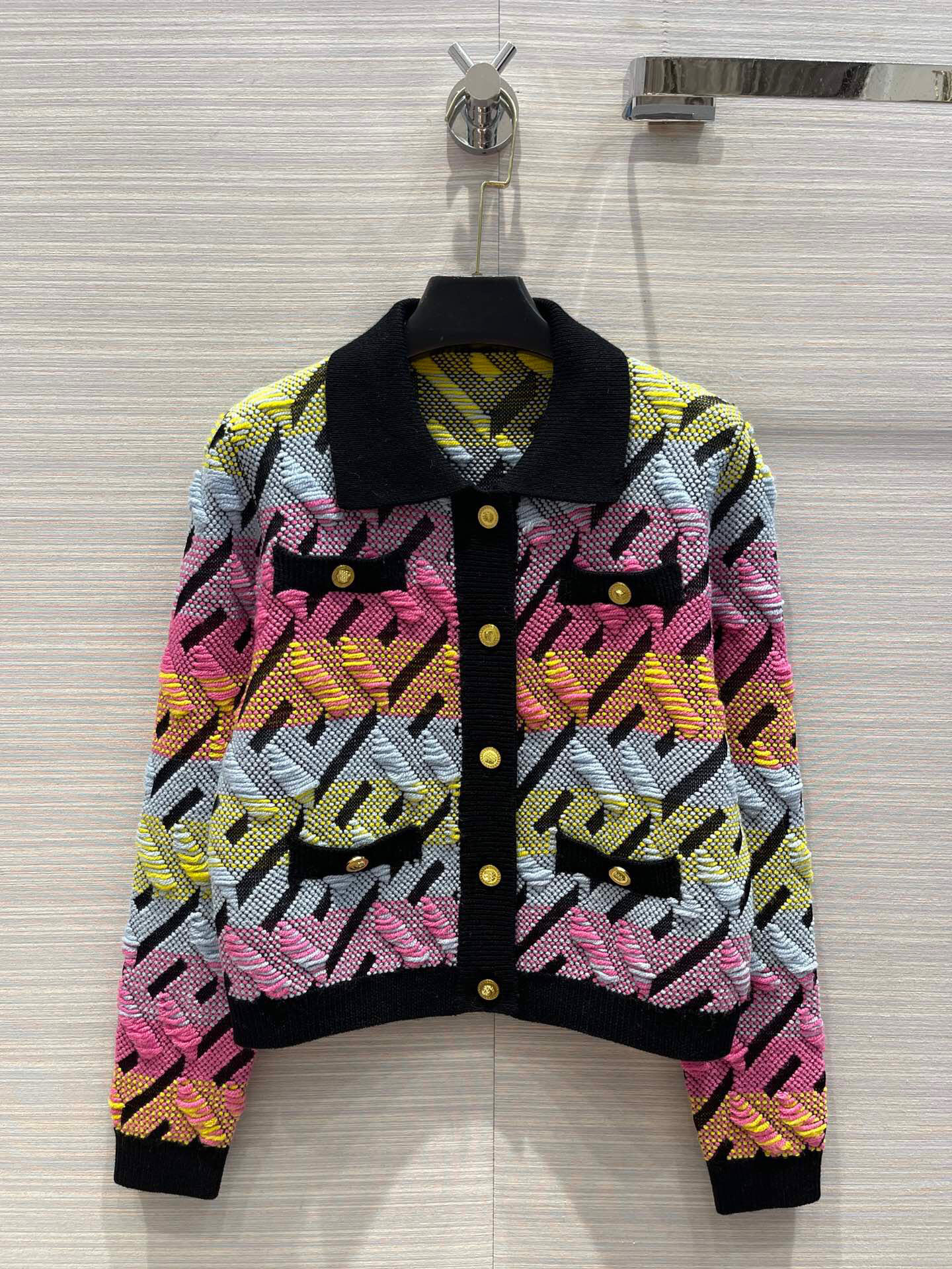Fashion Designer Women's Sweaters Turn Down Neck Letter Knitted Cardigans Women Single Breasted Lady Elegant Knitwear 2022, Customize
Fashion Designer Women's Sweaters Turn Down Neck Letter Knitted Cardigans Women Single Breasted Lady Elegant Knitwear 2022, Customize