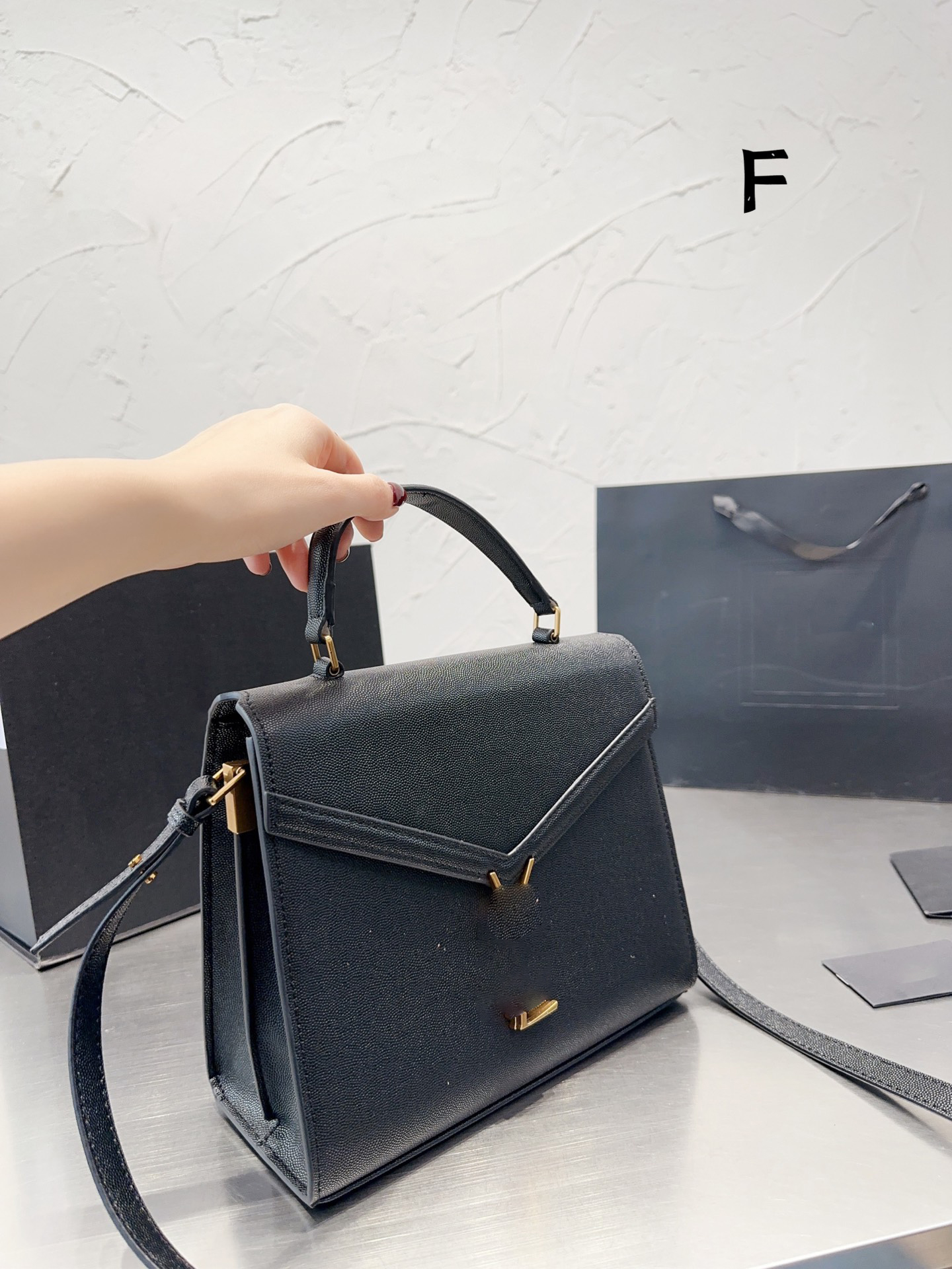 Brand Shoulder Bag Crossbody Luxury Handbag Tote Designer Messenger Bags 5A Quality Classic Genuine Leather Cattlehide Size 25CM Briefcase Womens, Original box
Brand Shoulder Bag Crossbody Luxury Handbag Tote Designer Messenger Bags 5A Quality Classic Genuine Leather Cattlehide Size 25CM Briefcase Womens, Original box