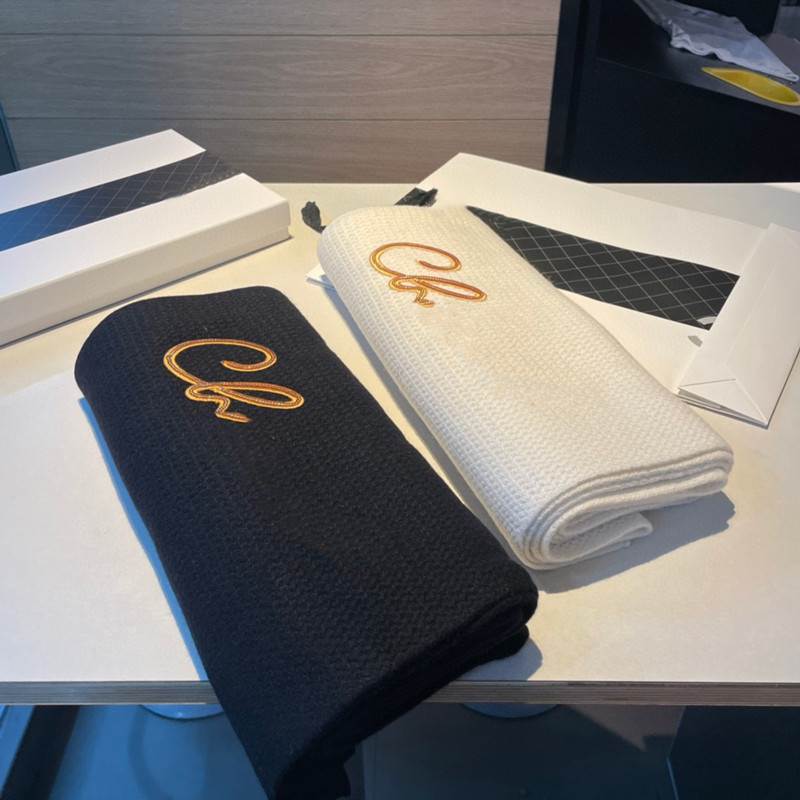 Super Warm Designers Women Scarves With C-Letter Shawl Scarf Top Wool Luxury Wraps White Black Knitted Men Scarfs 180mX35cm
Super Warm Designers Women Scarves With C-Letter Shawl Scarf Top Wool Luxury Wraps White Black Knitted Men Scarfs 180mX35cm