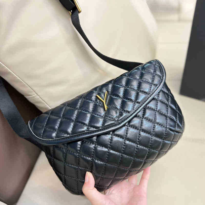 Shopping Bags Vintage Diamond Waist Women Men Leather Hardware Solid Color Versatile Lady Shoulder Saddle 220719, Black
Shopping Bags Vintage Diamond Waist Women Men Leather Hardware Solid Color Versatile Lady Shoulder Saddle 220719, Black