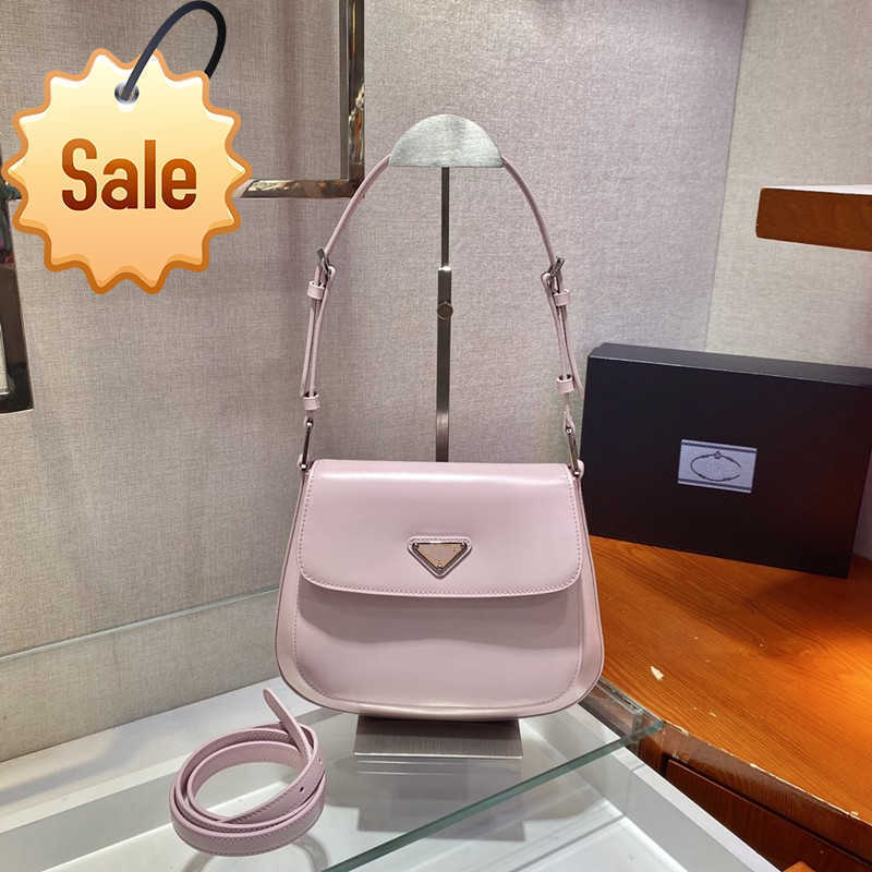 Luxury Designer Single Shoulder Bag 2023 New Triangle Women's Leather with Classic Mini Leather Magnetic Buckle Flip Shoulders Crossbody Bags Factory Direct Sales, Black
Luxury Designer Single Shoulder Bag 2023 New Triangle Women's Leather with Classic Mini Leather Magnetic Buckle Flip Shoulders Crossbody Bags Factory Direct Sales, Black