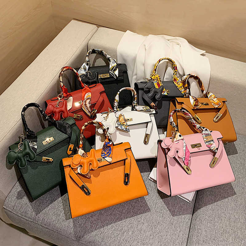Luxury Designers Women Shoulder Bags Totes Canvas Multi Color Ladies Large Capacity Bag Fashion Brand Crossbody Handbags briefcase 2022, Orange
Luxury Designers Women Shoulder Bags Totes Canvas Multi Color Ladies Large Capacity Bag Fashion Brand Crossbody Handbags briefcase 2022, Orange