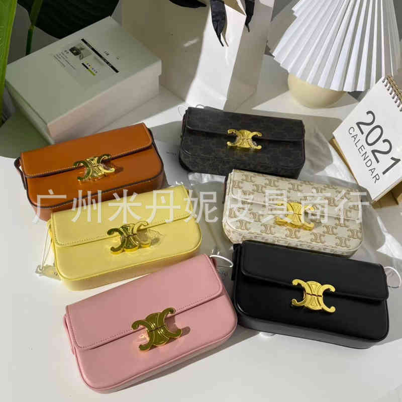 The new version of the same style Lin Triomphe's lock bar armpit bag female bean curd one shoulder box small square, Yellow
The new version of the same style Lin Triomphe's lock bar armpit bag female bean curd one shoulder box small square, Yellow