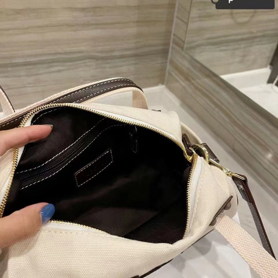 Evening Bags Shoulder Bags Women Handbags High Capacity Messenger Quality Luxury Designer Underarm Leather Purse 2022, Light brown
Evening Bags Shoulder Bags Women Handbags High Capacity Messenger Quality Luxury Designer Underarm Leather Purse 2022, Light brown