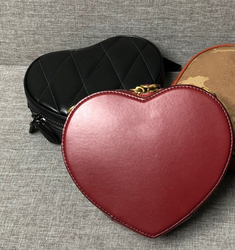 Designer's love bag luxury big-name retro solid color rhombic check leather material ladies new fashion multifunctional Joker shoulder messenger bag, Black 
Designer's love bag luxury big-name retro solid color rhombic check leather material ladies new fashion multifunctional Joker shoulder messenger bag, Black