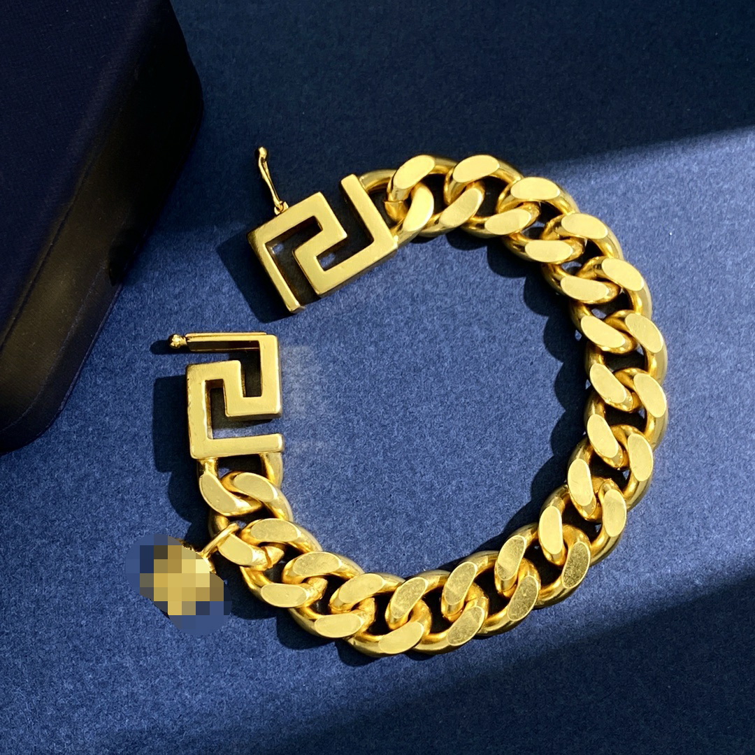 Europe America Style Bracelets Thick Chain Bangle Greece Meander Pattern Banshe Medusa Portrait 18K Gold Plated Jewelry Women Festive Party Gifts MB3 --12
Europe America Style Bracelets Thick Chain Bangle Greece Meander Pattern Banshe Medusa Portrait 18K Gold Plated Jewelry Women Festive Party Gifts MB3 --12