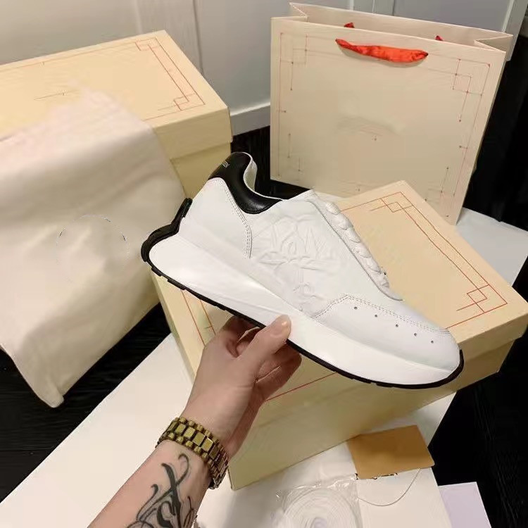 Running Shoes Men Women Sneakers Ladies Trainers Designer Sprint Runner Leather Satin Twill Pink Black Embossed Navy Red Triple White Nappa Sneaker 04
Running Shoes Men Women Sneakers Ladies Trainers Designer Sprint Runner Leather Satin Twill Pink Black Embossed Navy Red Triple White Nappa Sneaker 04
