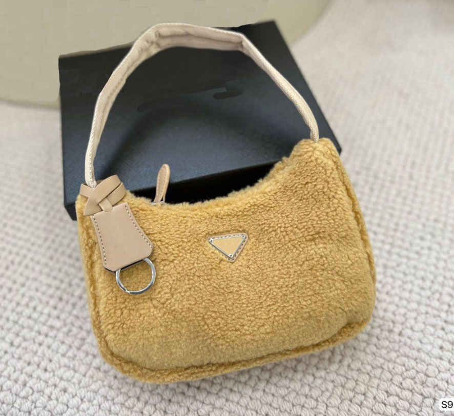 Totes 22FW luxury womens shoulder bags designer fur handbag underarm bag fashion with classic letters 5A top lady purse triangle embroidery, Pink
Totes 22FW luxury womens shoulder bags designer fur handbag underarm bag fashion with classic letters 5A top lady purse triangle embroidery, Pink