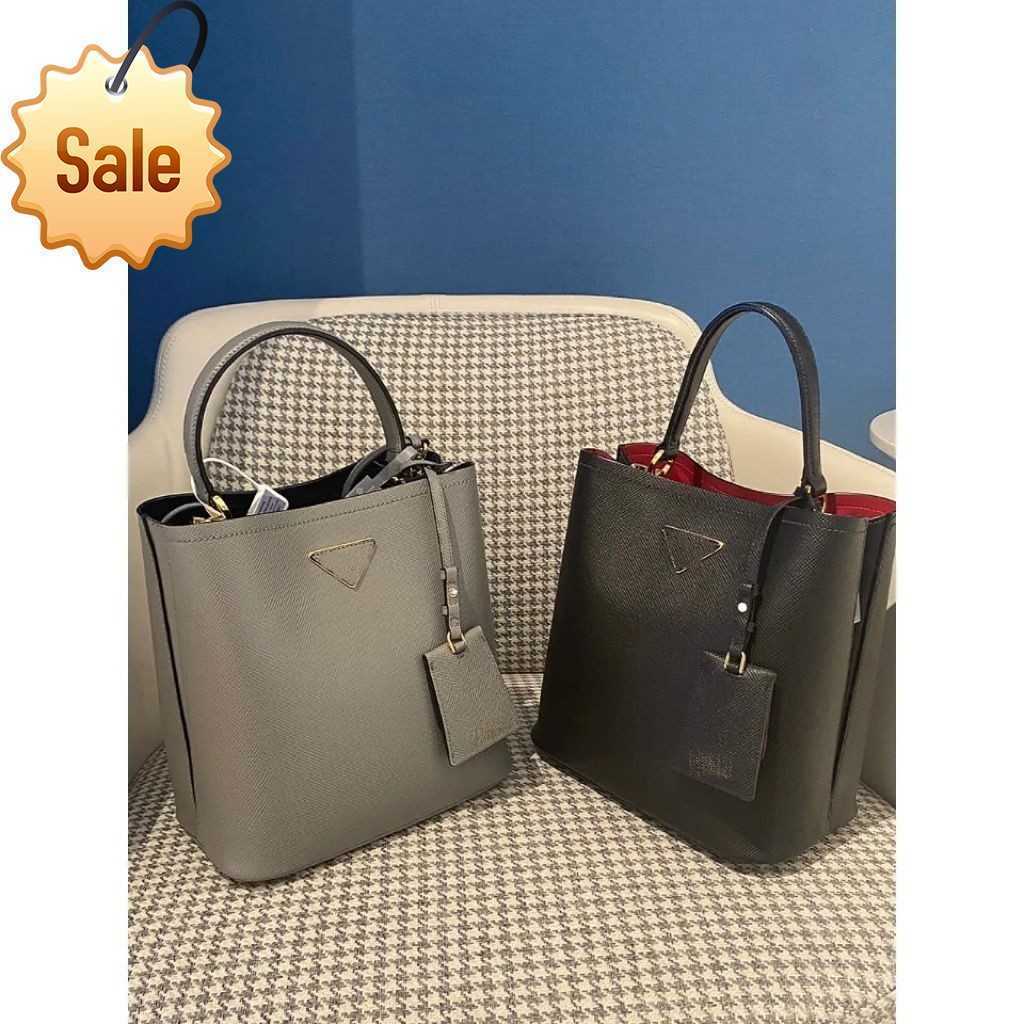 Luxury Designer Handbags Classic Leather Bucket with Palmprint Fashion Trend Casual Portable One-shoulder Women's Bag Sold in Factory, Elephant gray
Luxury Designer Handbags Classic Leather Bucket with Palmprint Fashion Trend Casual Portable One-shoulder Women's Bag Sold in Factory, Elephant gray