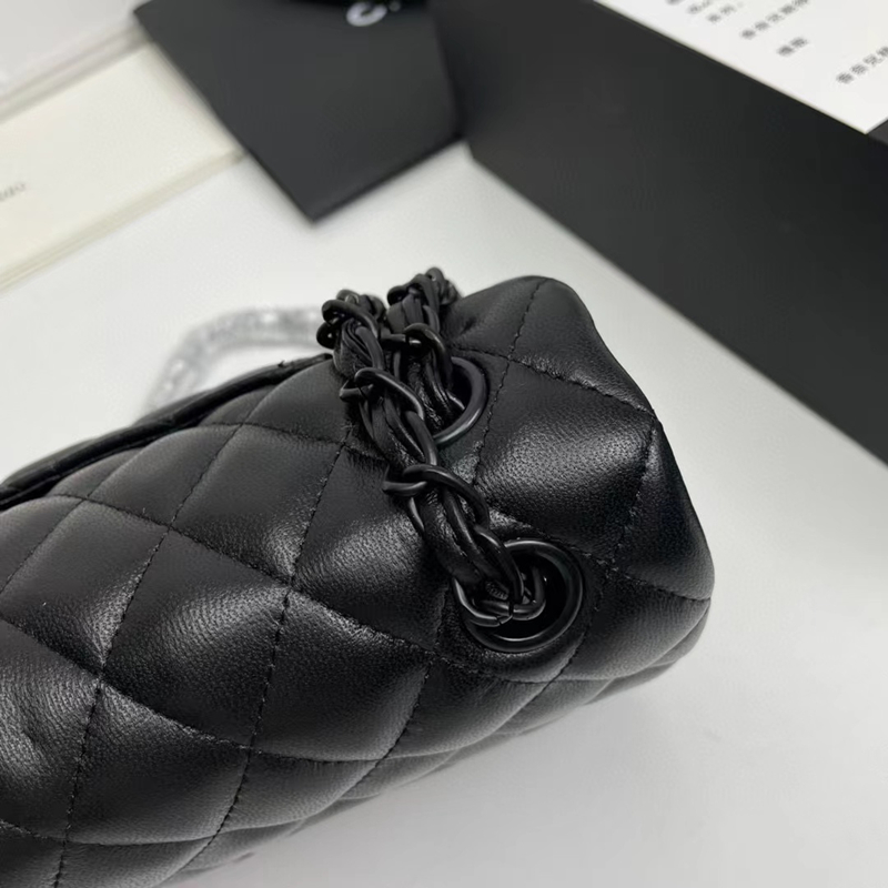 2023 new color matching sheepskin and cowhide bag Women's designer shoulder bag Fashion purse Mini classic leather handbag Caviar texture zipper bags, 3 sheepskin gold chain
2023 new color matching sheepskin and cowhide bag Women's designer shoulder bag Fashion purse Mini classic leather handbag Caviar texture zipper bags, 3 sheepskin gold chain