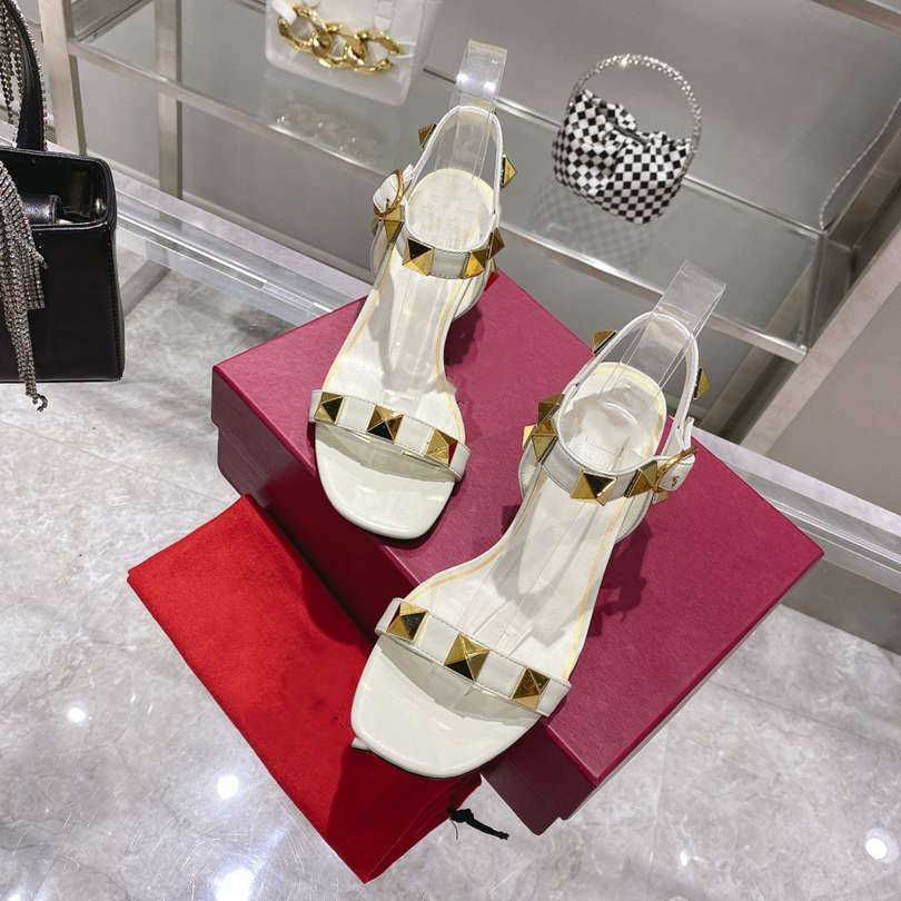 Sandals High Heels Designer Sandles Pumps Women Sexy Rivets Fashion 6.5Cm Real Leather Summer Party Box Valentinoe''Valentinoity Wyi, 5#
Sandals High Heels Designer Sandles Pumps Women Sexy Rivets Fashion 6.5Cm Real Leather Summer Party Box Valentinoe''Valentinoity Wyi, 5#