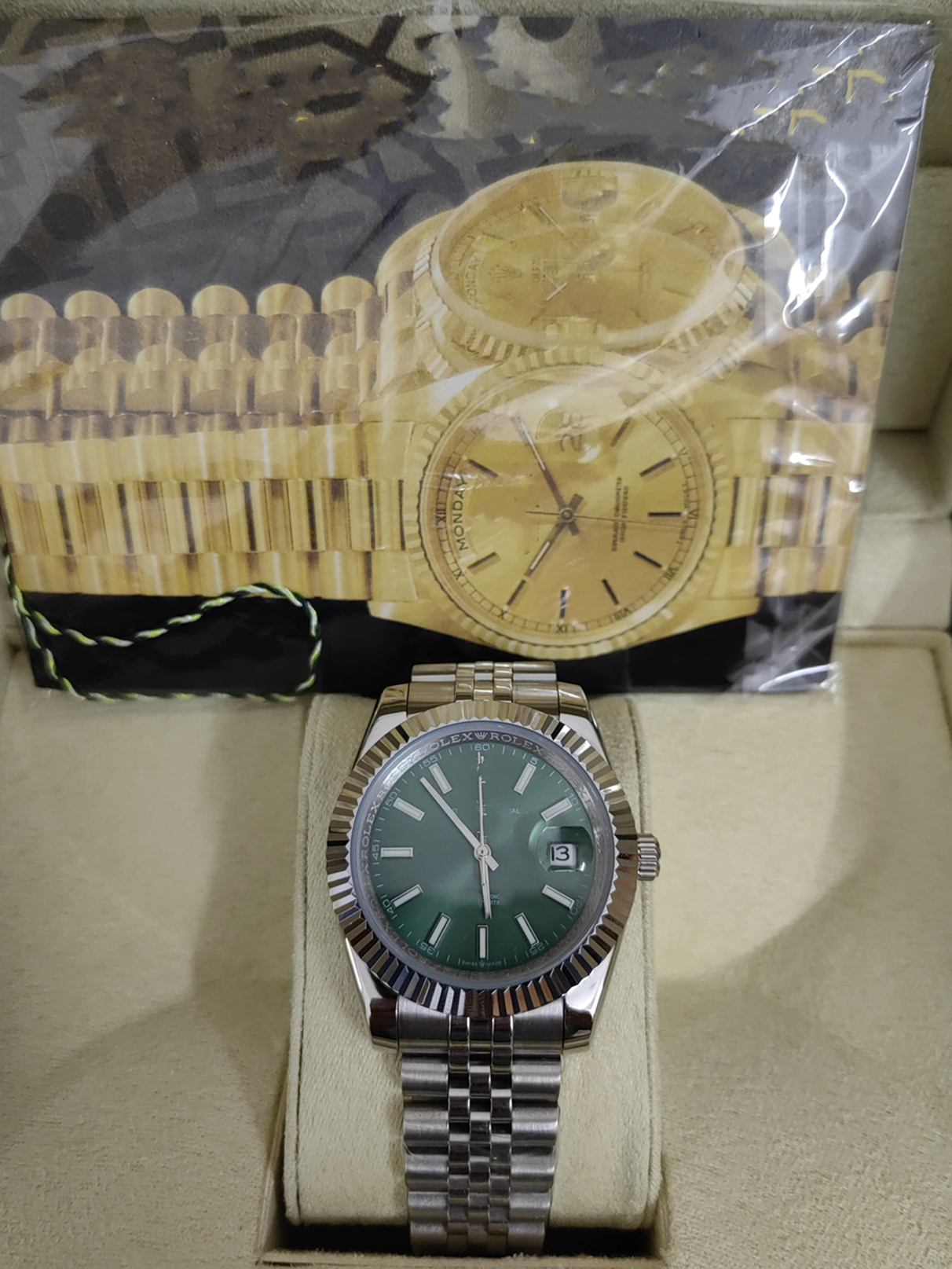 completely new watch 41mm New Release 2023 Mint Green Jubilee Fluted Full Set BP Automatic Mechanical Sapphire Glass MEN watches waterproof Original packaging 001, Style 4
completely new watch 41mm New Release 2023 Mint Green Jubilee Fluted Full Set BP Automatic Mechanical Sapphire Glass MEN watches waterproof Original packaging 001, Style 4