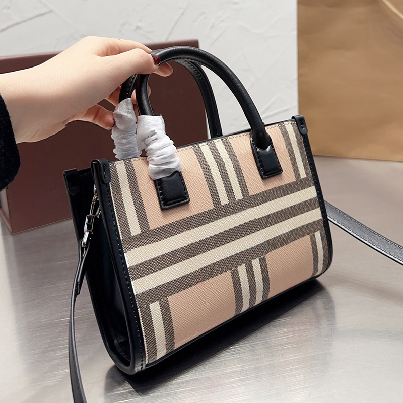 New Tote Bags Designer Bag Fashion Shoulder Handbags Luxury Crossbody Hand Bag Classic Women Purse 20cm, Brown
New Tote Bags Designer Bag Fashion Shoulder Handbags Luxury Crossbody Hand Bag Classic Women Purse 20cm, Brown