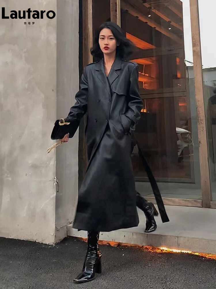 Women's Trench Coats Lautaro Spring Autumn Long Black Soft Pu Leather Trench Coat for Women Belt Double Breasted Cool Handsome European Fashion 221111
Women's Trench Coats Lautaro Spring Autumn Long Black Soft Pu Leather Trench Coat for Women Belt Double Breasted Cool Handsome European Fashion 221111