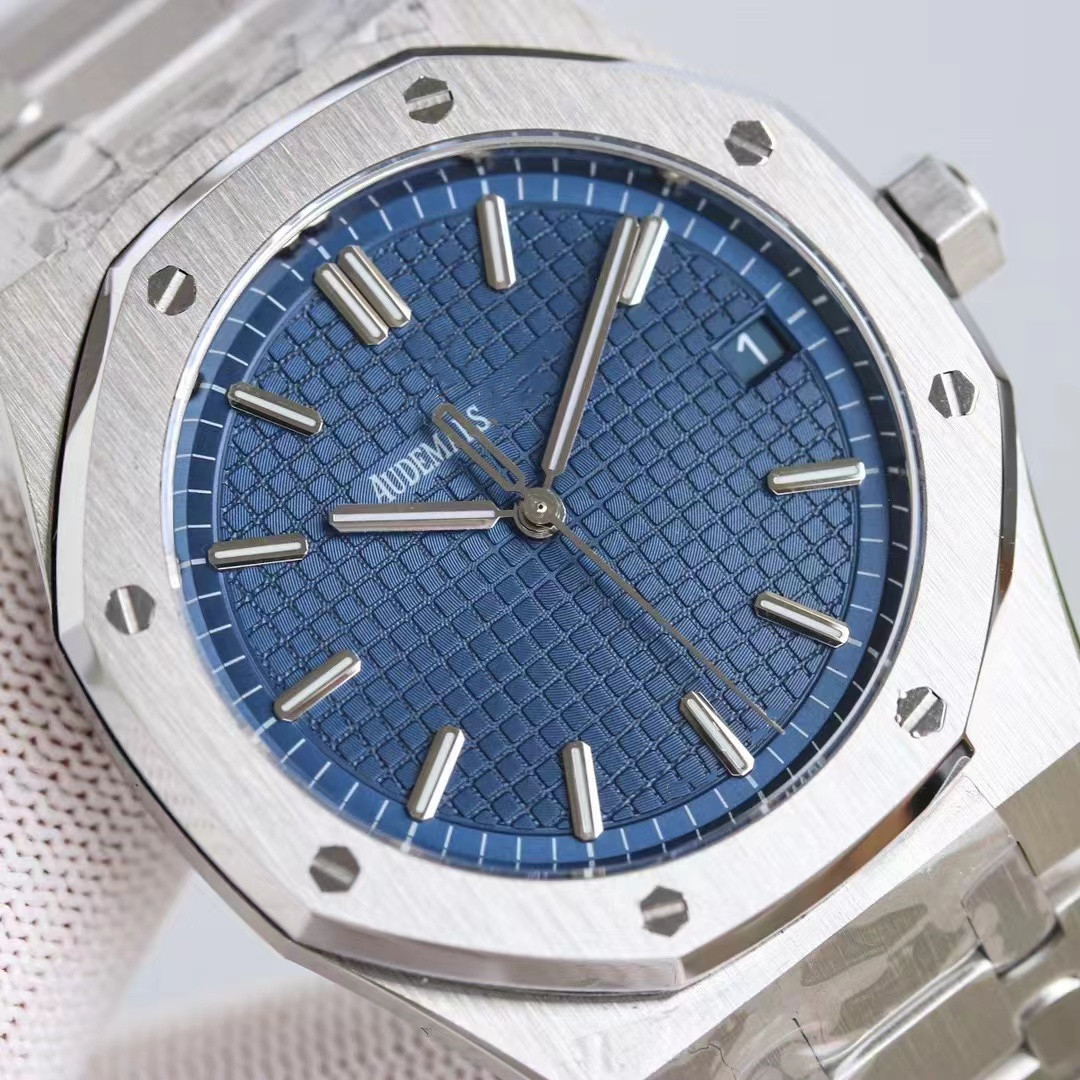 2022 new men's automatic chain mechanical watch sapphire glass stainless steel watchband 30 meters waterproof 
2022 new men's automatic chain mechanical watch sapphire glass stainless steel watchband 30 meters waterproof