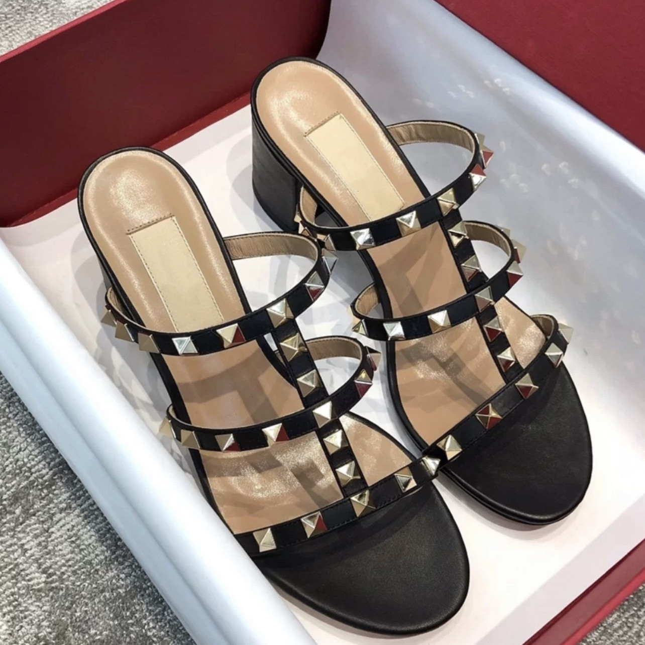 Brand Summer Ladies High Heels Sandals Designer Slippers Leather Studded High Heels Bare Ankle Lace-Up Wedding Prom 9.5cm, Color 7
Brand Summer Ladies High Heels Sandals Designer Slippers Leather Studded High Heels Bare Ankle Lace-Up Wedding Prom 9.5cm, Color 7