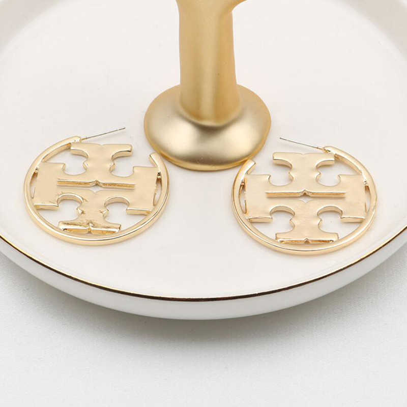 Ear Fashion Womens Earrings Stud Women Designer Letter Elegance Temperament Simple Ladies Wedding Party Jewelry Accessories
Ear Fashion Womens Earrings Stud Women Designer Letter Elegance Temperament Simple Ladies Wedding Party Jewelry Accessories