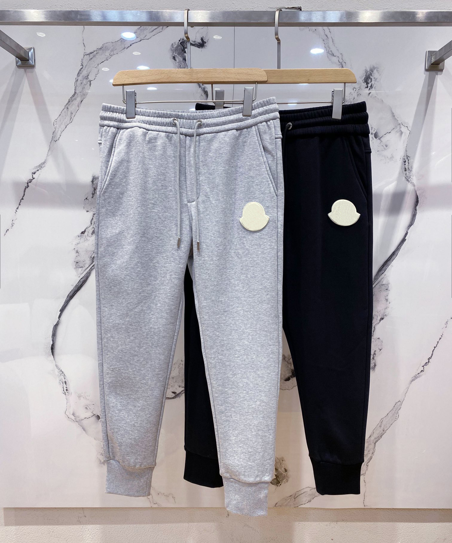 Autumn and winter new style designer pants highquality comfortable elastic force material fashion keep warm casual man's sports pants, Gray
Autumn and winter new style designer pants highquality comfortable elastic force material fashion keep warm casual man's sports pants, Gray