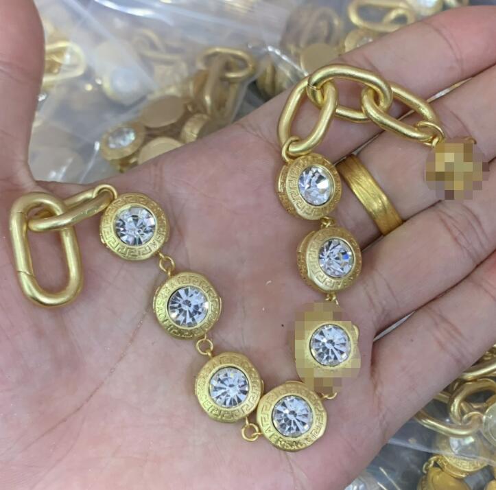Banshee Medusa Golden Chain Bracelets Crystal Pendant 18K Gold Plated Brass Luxury Woman Designer Bangles Classic Style Link Premium Festive Party Gifts HMB4 -- 04
Banshee Medusa Golden Chain Bracelets Crystal Pendant 18K Gold Plated Brass Luxury Woman Designer Bangles Classic Style Link Premium Festive Party Gifts HMB4 -- 04