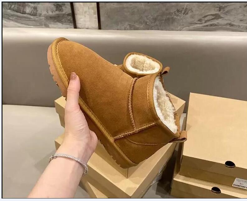 

Designer Snow Boots For Woman U5854 Classic Short Mini Leather Winter Boot Flat Mules Warm Plush Fur Booties Australia Antelope brown colour, Light tan