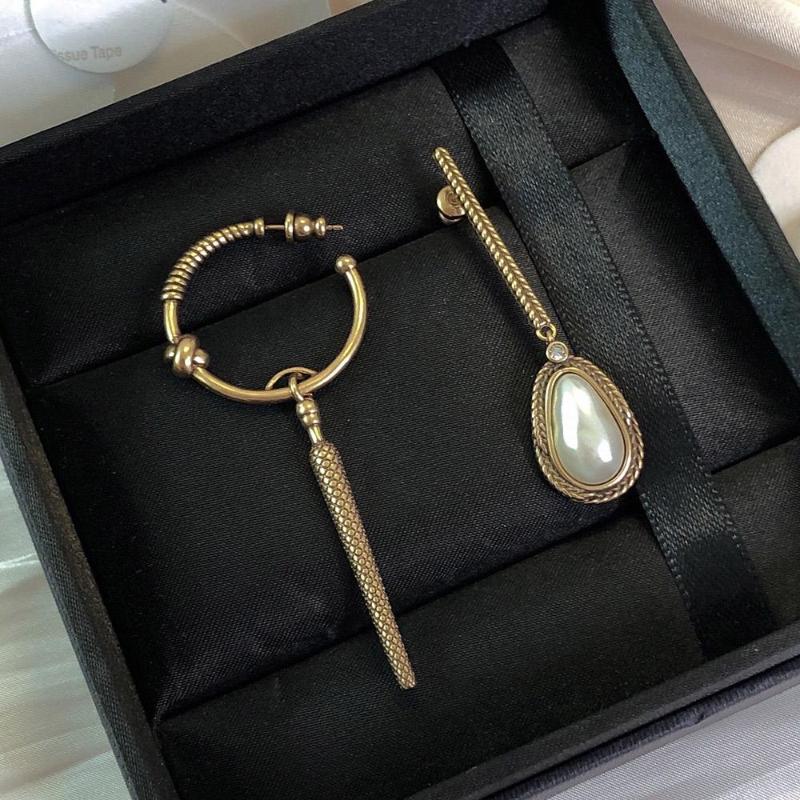 Dangle Earrings Crystal Pearl Drop Vintage Gold Color For Women Fashion Decadent Style Hanging
Dangle Earrings Crystal Pearl Drop Vintage Gold Color For Women Fashion Decadent Style Hanging