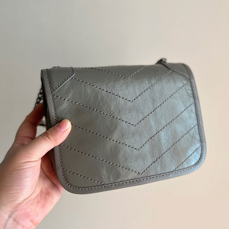 20cm Small Niki Crossbody Bags Solid Color Flap Messenger Bags Genuine Leather Interior Zip Pocket Fashion Letters Women Handbags Purse
20cm Small Niki Crossbody Bags Solid Color Flap Messenger Bags Genuine Leather Interior Zip Pocket Fashion Letters Women Handbags Purse