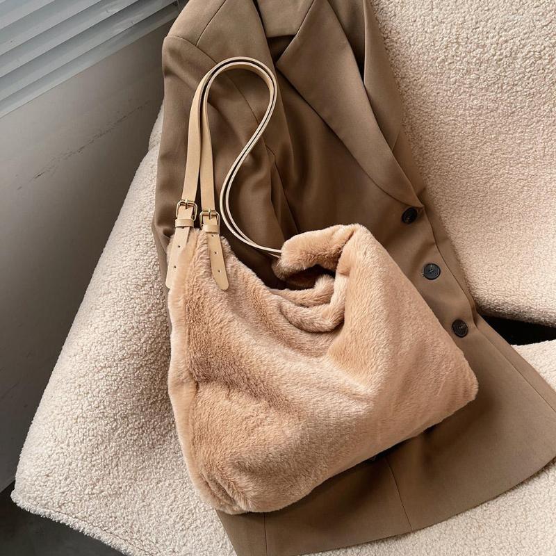Evening Bags Shopping Fashion Pure Color Shoulder Bag 2022 Women Plush Double Strap Handbag Warm Soft Fabric Large, Black
Evening Bags Shopping Fashion Pure Color Shoulder Bag 2022 Women Plush Double Strap Handbag Warm Soft Fabric Large, Black