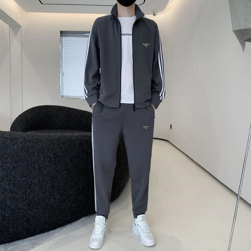 Designers New Mens Tracksuits Fashion Brand Men Suit Spring Autumn PRA Men's Two-Piece Sportswear Casual Style Suits FENDS21, Waiting for update
Designers New Mens Tracksuits Fashion Brand Men Suit Spring Autumn PRA Men's Two-Piece Sportswear Casual Style Suits FENDS21, Waiting for update