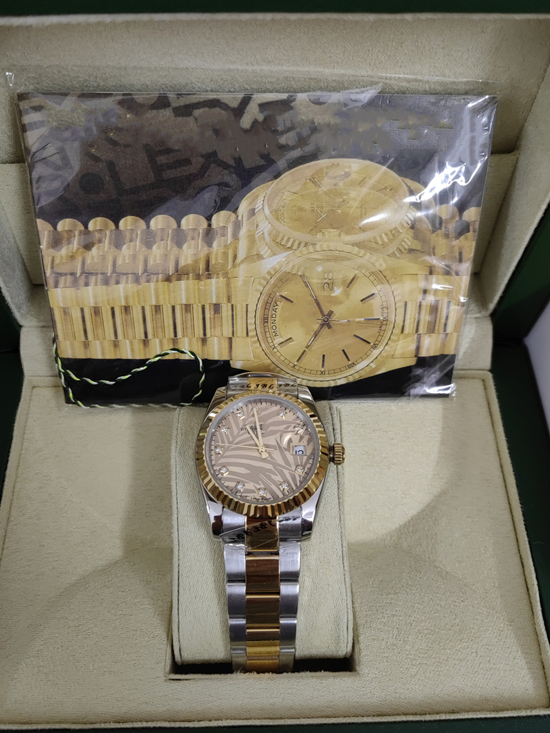 With original box Men's Mechanical Watch Week Calendar 41mm bezel diamond dial fully automatic movement leisure sports series 20236866, Style 5
With original box Men's Mechanical Watch Week Calendar 41mm bezel diamond dial fully automatic movement leisure sports series 20236866, Style 5