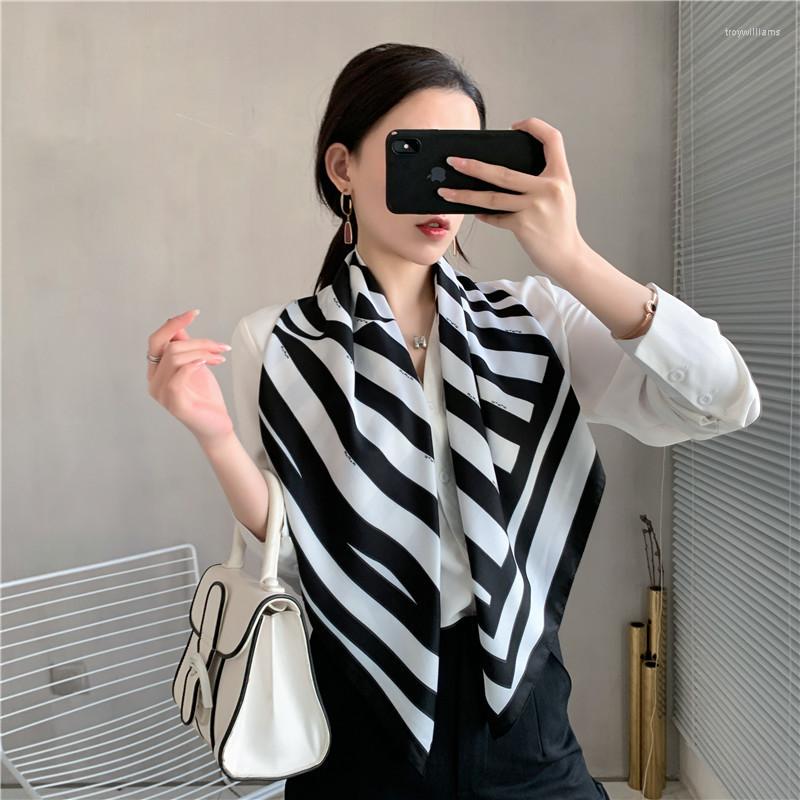 Scarves 90 90cm Fashion Stripe Print Handkerchief Silk Scarf Women Luxury Woman For Neck Hijab Muslim Brand Wrap Apparel
Scarves 90 90cm Fashion Stripe Print Handkerchief Silk Scarf Women Luxury Woman For Neck Hijab Muslim Brand Wrap Apparel