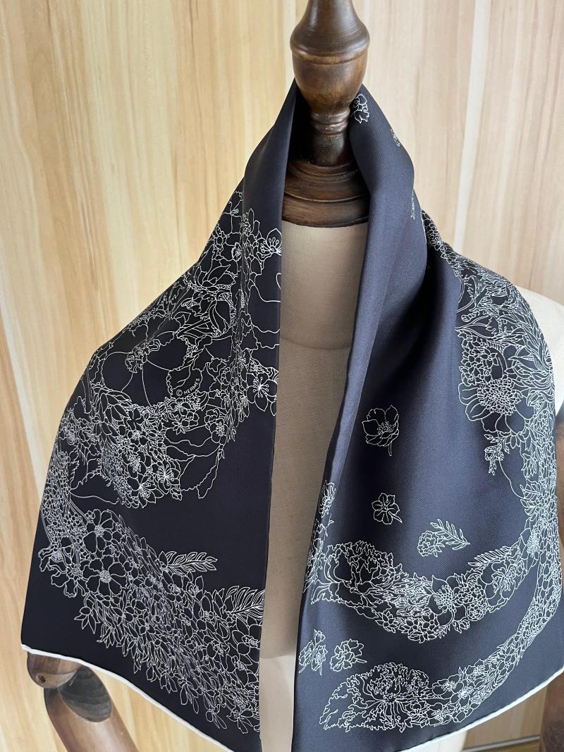 Scarves 2022 Arrival Fashion Elegant Brand Black Horse Silk Scarf 90 Cm Square Shawl Twill Wrap For Women Lady Girl
Scarves 2022 Arrival Fashion Elegant Brand Black Horse Silk Scarf 90 Cm Square Shawl Twill Wrap For Women Lady Girl