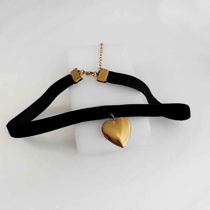 Choker 1Pc Simple Plain Heart Stainless Steel Locket Pendant Velvet Rope Collar Necklace Family Memory Jewelry
Choker 1Pc Simple Plain Heart Stainless Steel Locket Pendant Velvet Rope Collar Necklace Family Memory Jewelry
