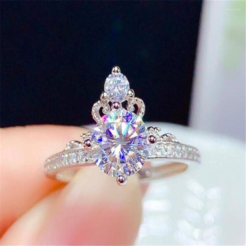 Wedding Rings KAIDUODUO Engagement Ring Charming Simple Silver Color Crown Crystal Women's Female Ladies Party Jewelry Girl Gift
Wedding Rings KAIDUODUO Engagement Ring Charming Simple Silver Color Crown Crystal Women's Female Ladies Party Jewelry Girl Gift