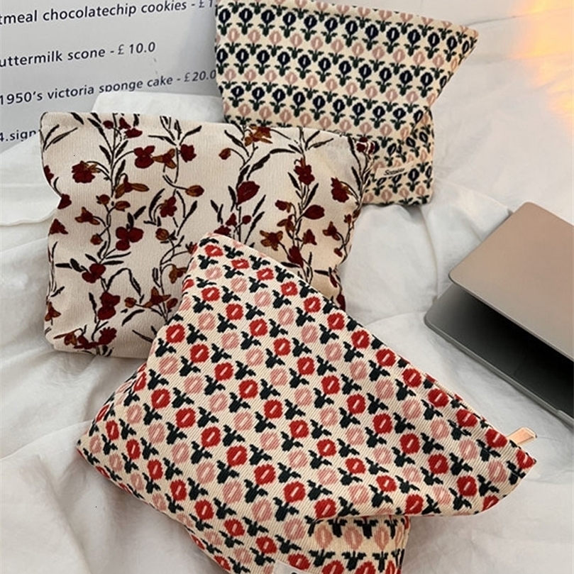 Cosmetic Bags Cases Toiletrys Organizer Girl Outdoor Travel Makeup Bag Floral Woman Personal Zipper Clutch Phone Purse Beauty 221114
Cosmetic Bags Cases Toiletrys Organizer Girl Outdoor Travel Makeup Bag Floral Woman Personal Zipper Clutch Phone Purse Beauty 221114
