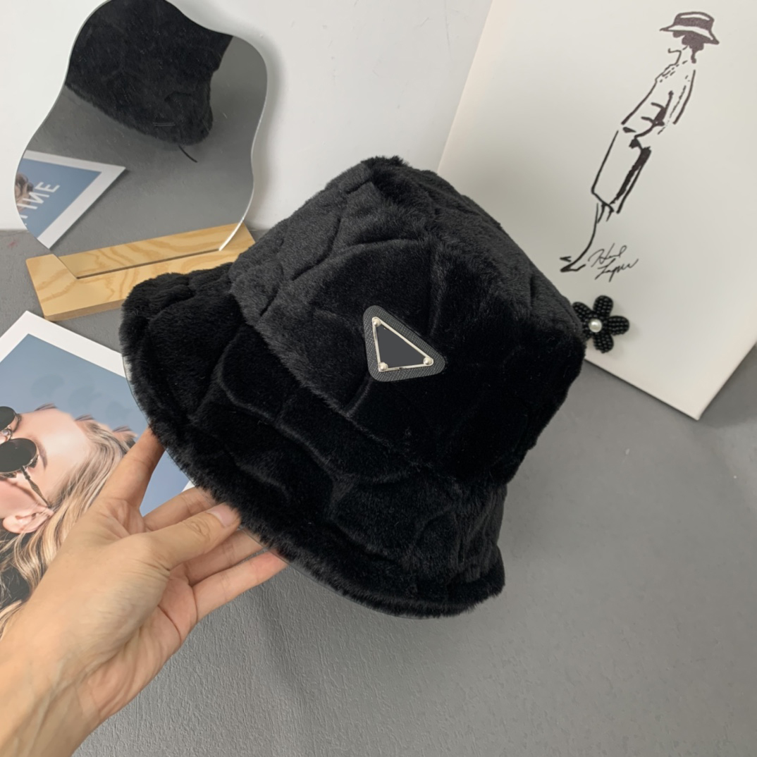 Wide Brim Hats Luxury Designer Women Bucket Hats Three Colors Man Autumn and Winter Solid Lattice Hat Plush Caps, Khaki
Wide Brim Hats Luxury Designer Women Bucket Hats Three Colors Man Autumn and Winter Solid Lattice Hat Plush Caps, Khaki