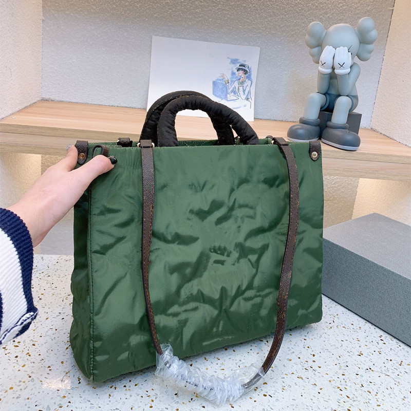 Lady Shopping Satchel Bag Classic Flowers Large Capacity Handbag Women Fashion Messenger Bags Totes Handbags Purse, Black
Lady Shopping Satchel Bag Classic Flowers Large Capacity Handbag Women Fashion Messenger Bags Totes Handbags Purse, Black