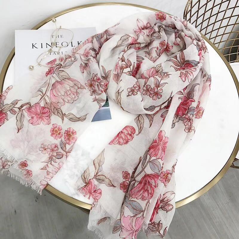 Scarves 2022 Fashion Flower Foliage Print Fringe Scarf Women Beautiful And Shawls Wrap Hijab Muffler
Scarves 2022 Fashion Flower Foliage Print Fringe Scarf Women Beautiful And Shawls Wrap Hijab Muffler