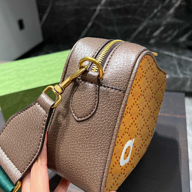 Shoulder Evening Bags Co Branded Camera Women Crossbody Chest Wallet Handbag Unisex Fashion Letters Wide Strap Zipper Hardware Large Capacity, Split 14x25cm
Shoulder Evening Bags Co Branded Camera Women Crossbody Chest Wallet Handbag Unisex Fashion Letters Wide Strap Zipper Hardware Large Capacity, Split 14x25cm