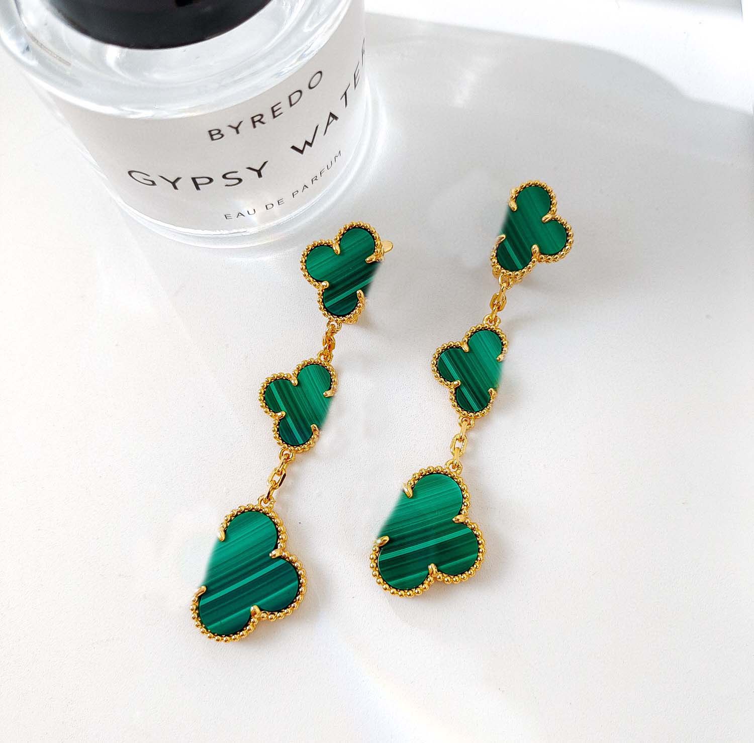 2022 Luxury quality dangle drop earring nature malachite stone three flowers design in 18k gold plated have box stamp PS4382A
2022 Luxury quality dangle drop earring nature malachite stone three flowers design in 18k gold plated have box stamp PS4382A