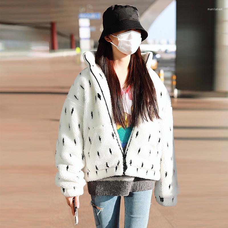 Women' Fur 2022 Winter Women Short Faux Lamb Jacket Stand Collar White Zipper Warm Coat Outwear
Women' Fur 2022 Winter Women Short Faux Lamb Jacket Stand Collar White Zipper Warm Coat Outwear